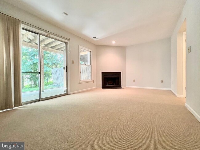 Building Photo - 10611 Pine Haven Terrace