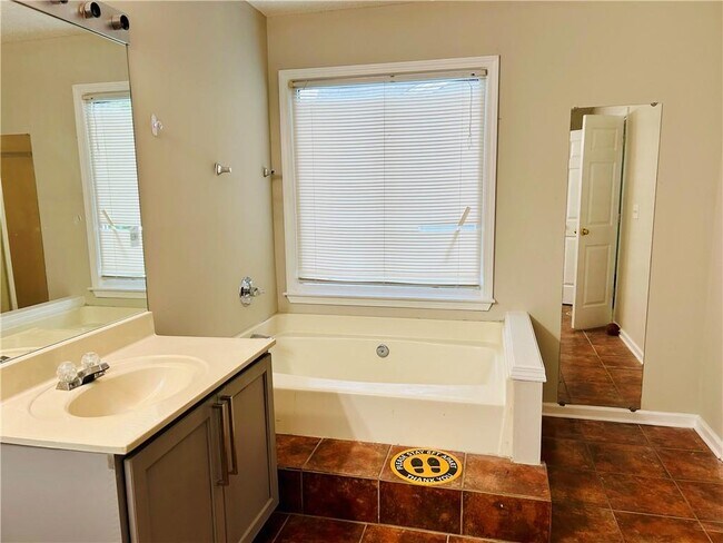 Building Photo - 2580 Binghampton Ln