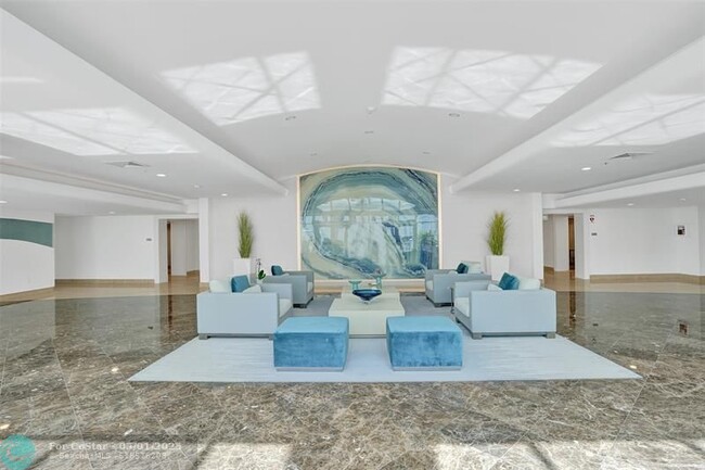 Building Photo - 715 Bayshore Dr