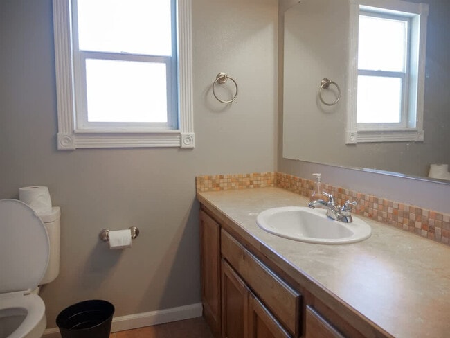 Building Photo - 151 Cub St W