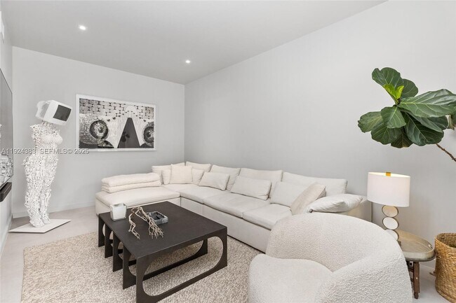 Building Photo - 773 NE 77th Terrace