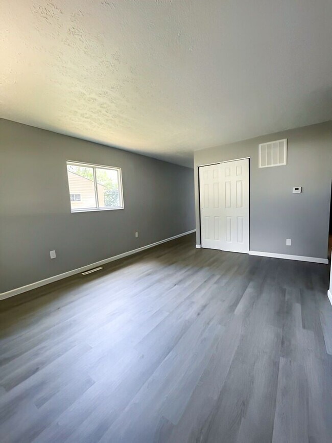 Building Photo - Charming 3-Bedroom Single-Family with New Kitchen, Large Yard & Off-Street Parking!