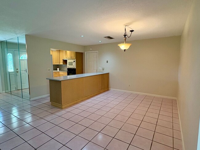 Building Photo - 3/2/2 POOL home in Stuart on 3/4 acre--NO HOA!
