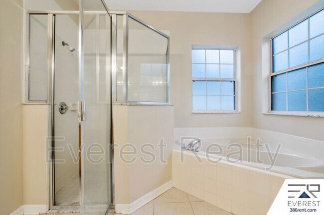 Building Photo - 14 Rymsen Ln
