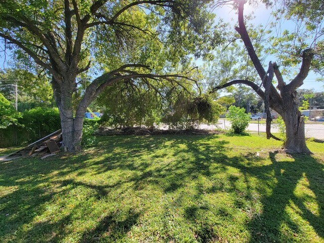 Building Photo - 2330 Cedar Dr