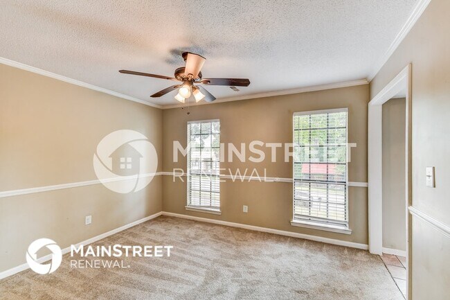 Building Photo - 904 Pine Forest Cir
