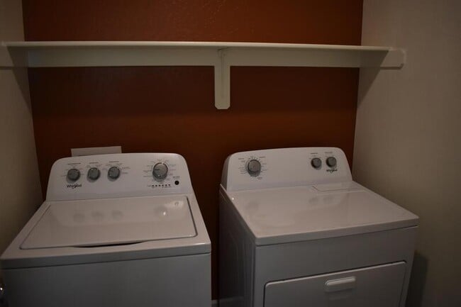 Building Photo - 703 Irma Dr