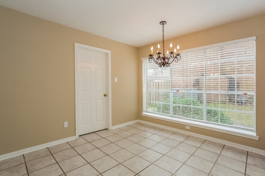 Building Photo - 3102 Hickory Falls Dr