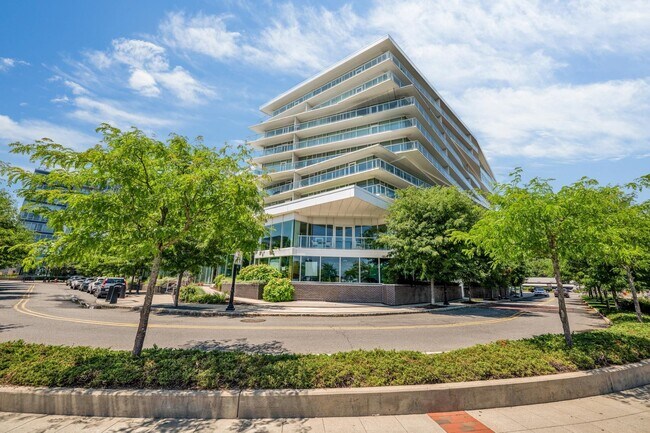 Building Photo - 800 Ave at Port Imperial