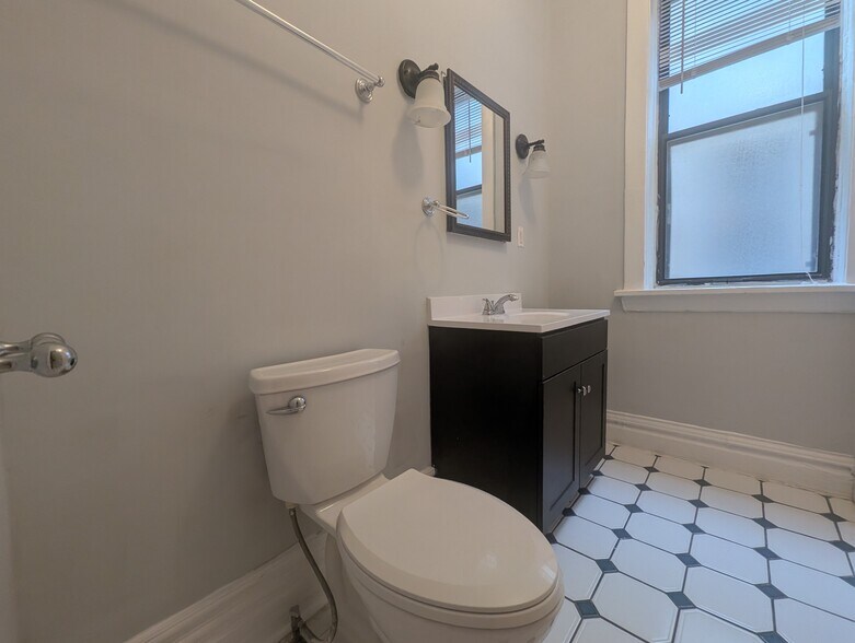 Building Photo - 3824 N Fremont St