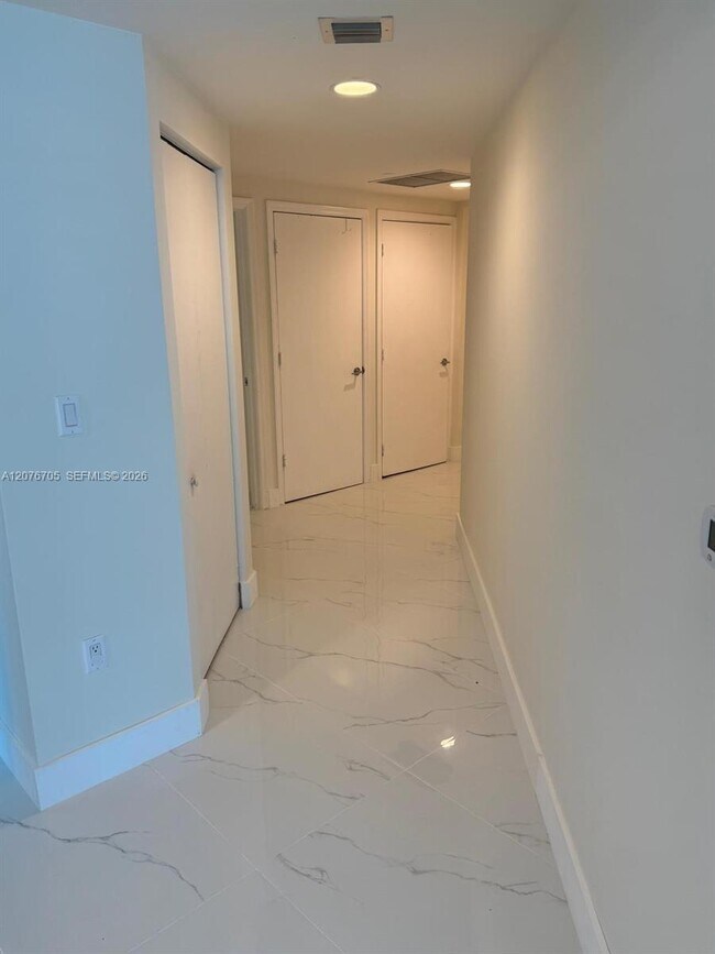 Building Photo - 500 Brickell Ave