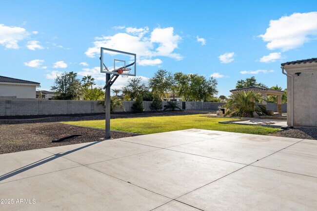 Building Photo - 11407 E Bellflower Ct