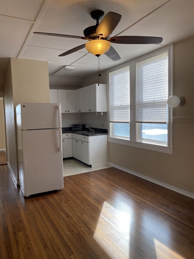 Building Photo - w2152k