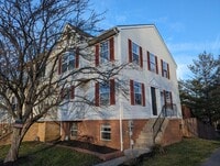 Building Photo - Beautifully maintained END UNIT townhouse in Robin meadows ready for your family to call home by ...