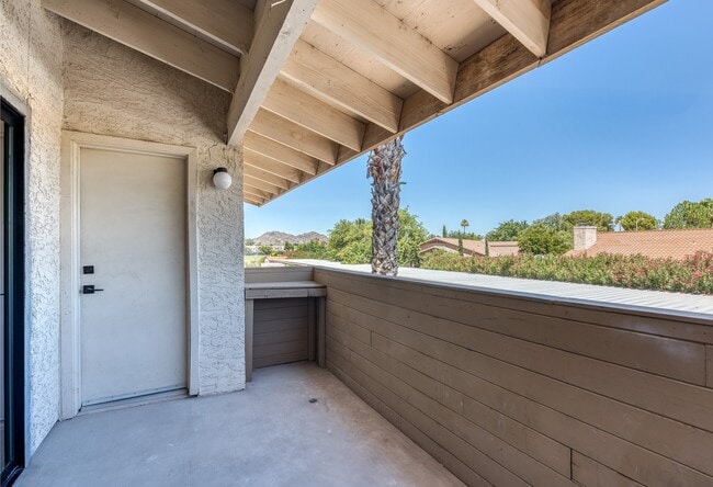 Building Photo - Gorgeous 2 bedroom, 2 bathroom in the Hear...