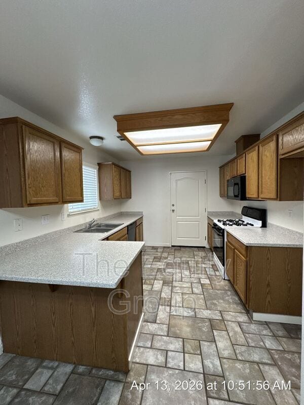 Building Photo - 1923 E Academy Ave