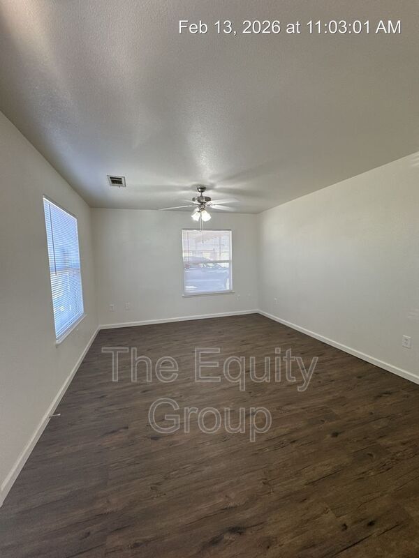 Building Photo - 540 E Lakeview Ave