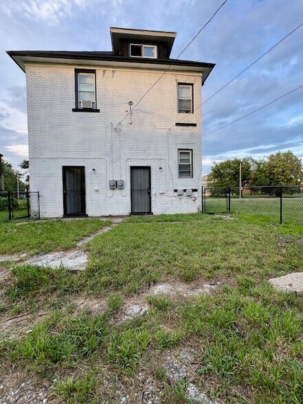 Back of property - 6073 Linwood St