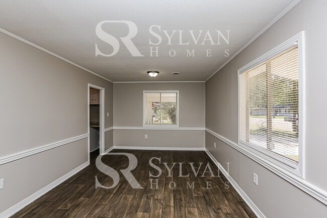 Building Photo - Carve Out a Great Life Here!