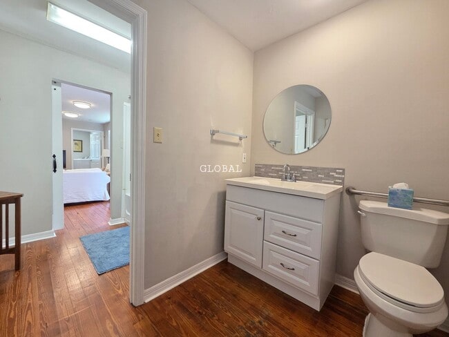 Building Photo - Charming 2-Bedroom Home within 3 miles of ...