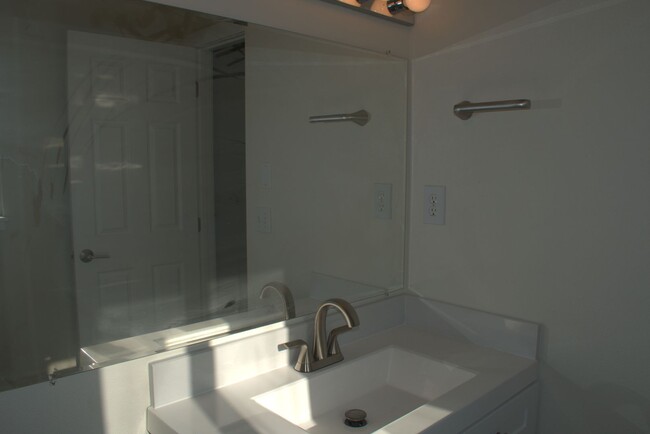 Building Photo - OPEN HOUSE SATURDAY 5/3/25 FROM 1:00-3:00 ...