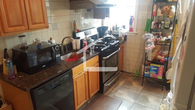 Building Photo - 6 Bed 3 Bath NEW ON THE MARKET 9/1/26 Move-In