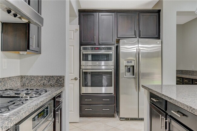 Building Photo - 2977 Queen Lake Ct