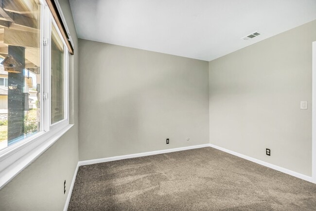 Building Photo - 1035 Mohr Ln