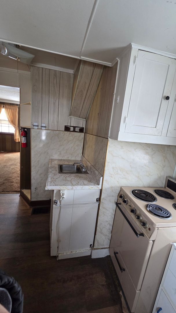 Building Photo - Affordable studio