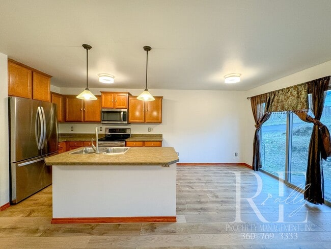 Building Photo - Single Story, Tranquil Gardens, 3-Car Garage!