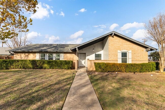 Building Photo - 2710 Thrushwood Dr