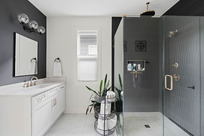 Building Photo - Stylish East Nashville Home with Open Layo...