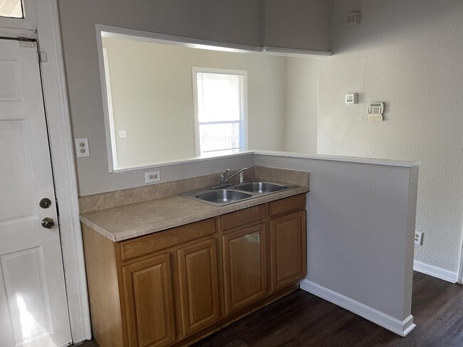 Building Photo - 425 Belfort St