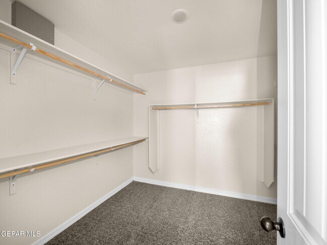 Building Photo - 561 Issa Circle