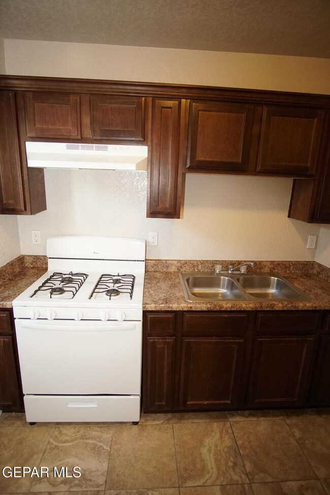 Building Photo - 2866 Grant Ave