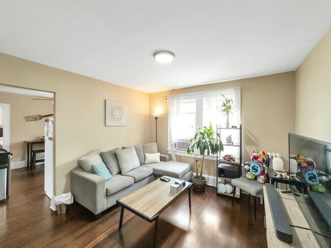 Building Photo - 24 Annafran St