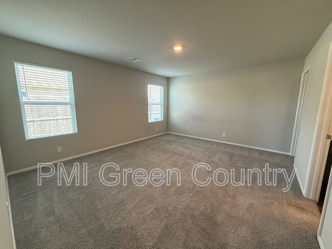 Building Photo - 29333 E 80th St S