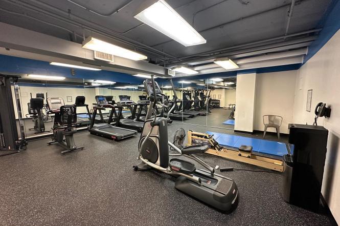 Building Photo - 2300 Pimmit Dr