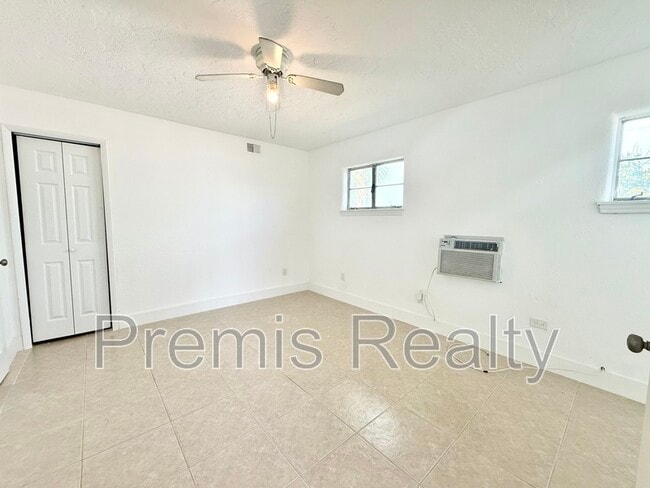 Building Photo - 7960 Boca Ciega Dr