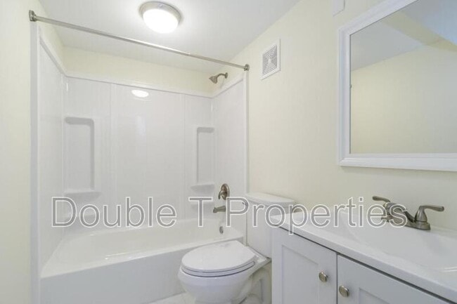 Building Photo - 3033 Seamon Ave