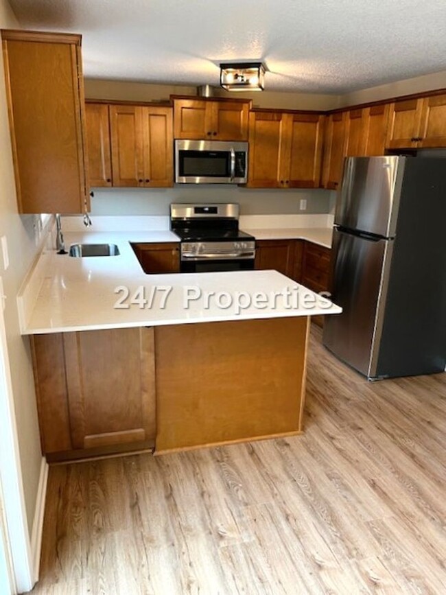 Building Photo - Fully Remodeled - 3BD I 2BA NE PDX HOME