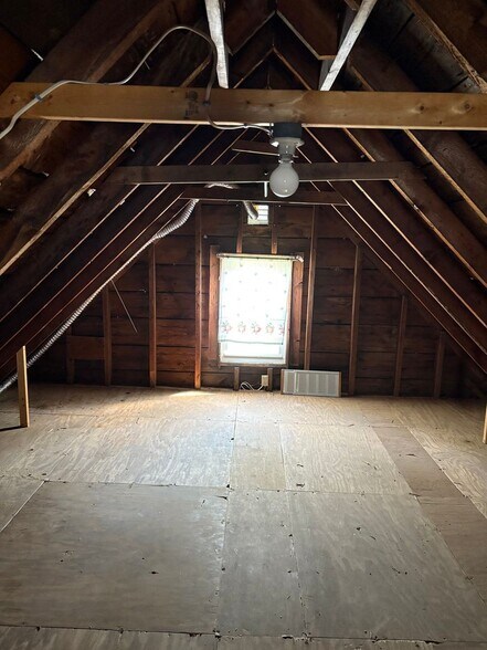 Building Photo - 596 Portland St