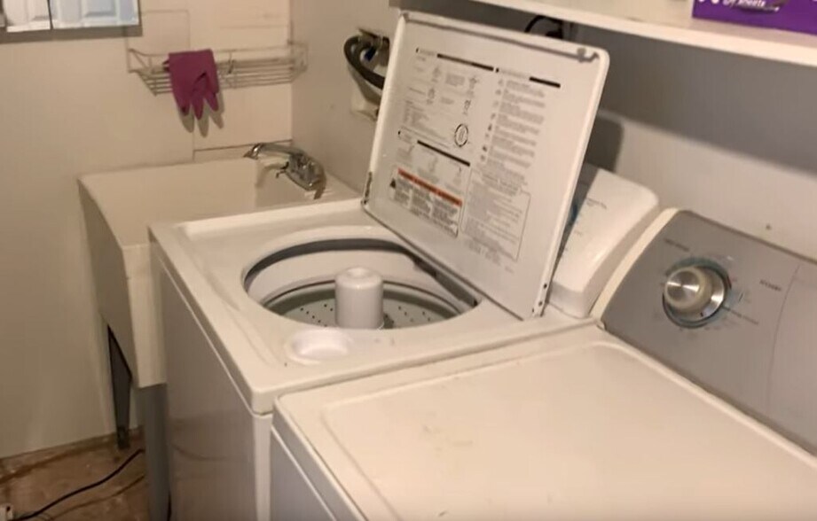 Building Photo - 5608 Lone Oak Dr