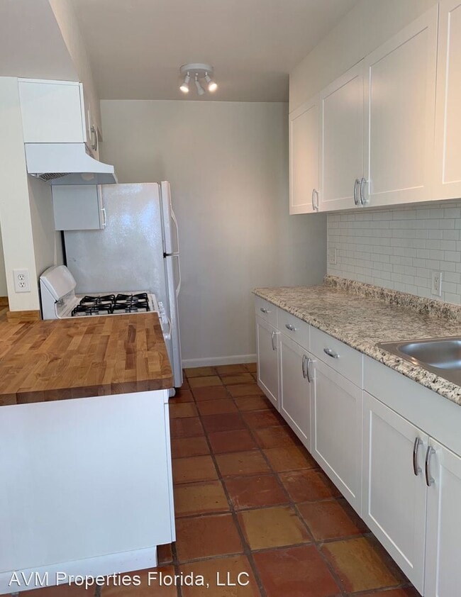 Building Photo - 3214-3218 W Santiago St