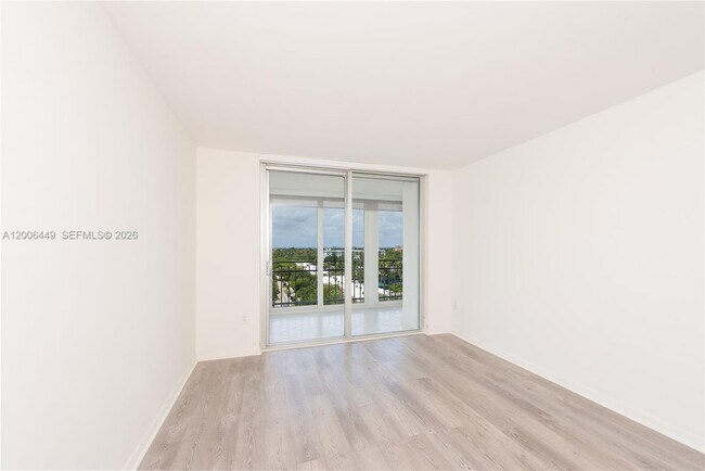 Building Photo - 600 Grapetree Dr