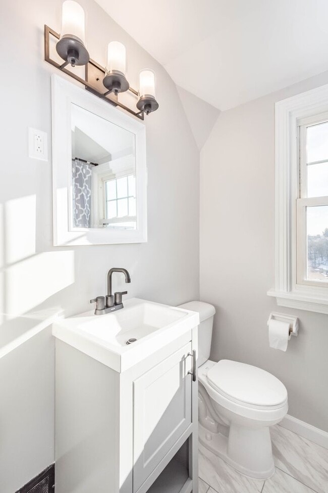 Building Photo - Charming 4 bedroom home in Pittsburgh avai...