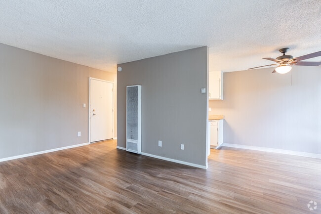 1BR, 1BA - 700SF - Living Room - Warring Street Apartments