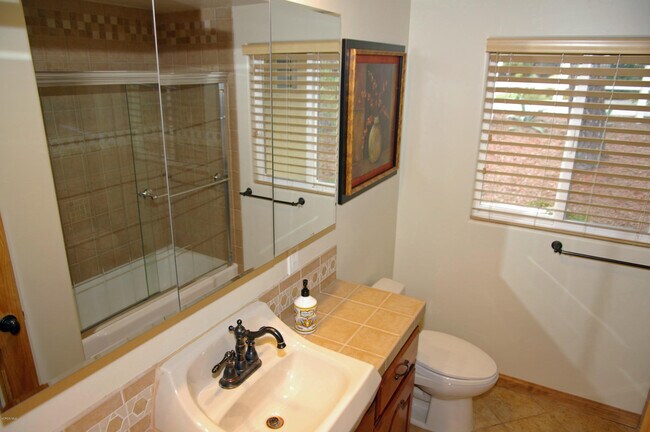 Building Photo - 268 Lake Sherwood Dr