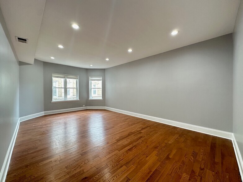 Building Photo - 1149 W Lunt Ave