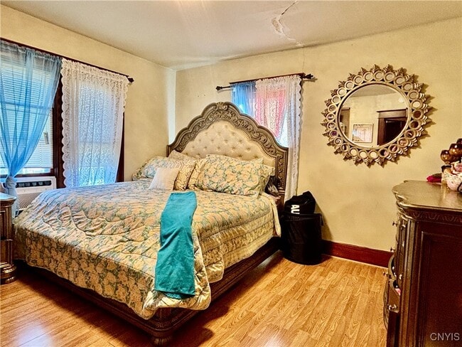 Building Photo - 204 E Bloomfield St